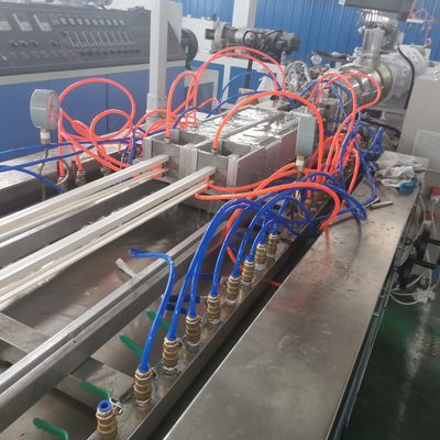Double Screw Feeder upvc profile extrusion machine for Integral Type Extruder Assembly Structure