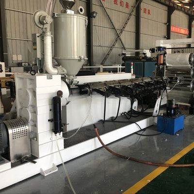 PE PP Hollow Sheet/Board Making Machine Outlet with Deep Screw Screw Channel Structure