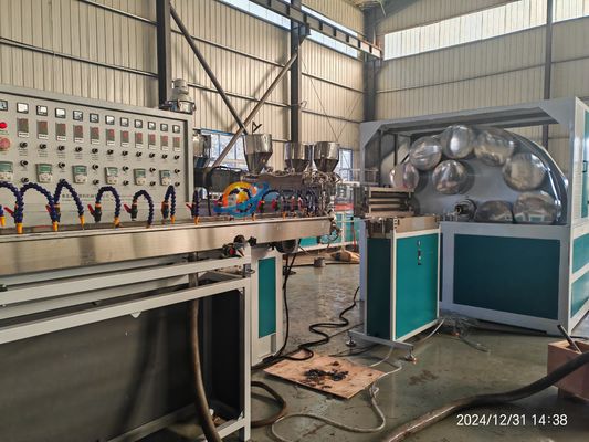 Durable PVC Soft Pipe Extrusion Machine with Terylene Fibre Network for High Pressure Gas Transportation